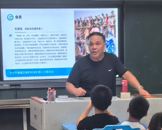 非遗皮影润民心，文化育人进社区